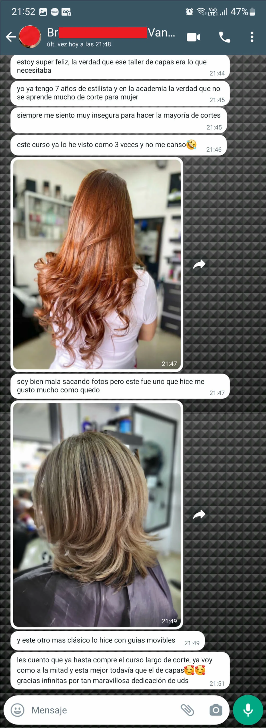 Mensaje de WhatsApp de una alumna con 7 años de experiencia mostrando sus cortes en capas después del curso
